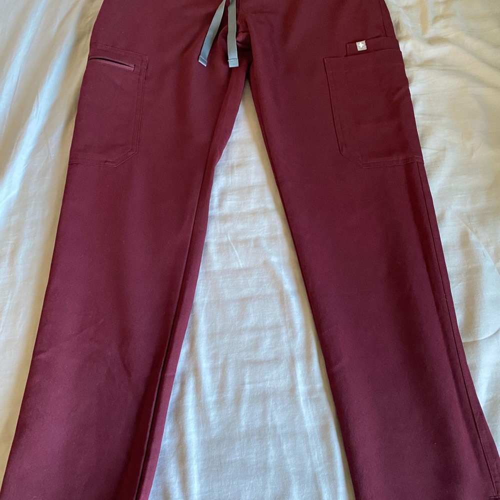 Figs scrub. XXS, petite skinny yola pants. Burgundy color.